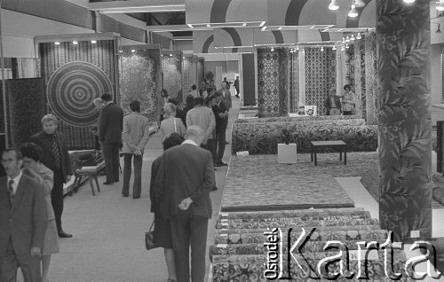 1974, Poznań, Polska
Targi Poznański, ekspozycja dywanów.
Fot. Jarosław Tarań, zbiory Ośrodka KARTA [74-13]
 
