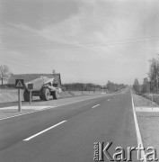 9.05.1974, woj. Poznań, Polska
Budowa trasy szybkiego ruchu Konin-Poznań.
Fot. Jarosław Tarań, zbiory Ośrodka KARTA [74-83]
 
