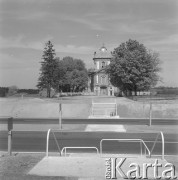 9.05.1974, woj. Poznań, Polska
Trasa szybkiego ruchu Konin-Poznań, w tle kościółek.
Fot. Jarosław Tarań, zbiory Ośrodka KARTA [74-83]
 
