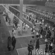 7.03.1974, Poznań, Polska
Targi odzieżowe, 
Fot. Jarosław Tarań, zbiory Ośrodka KARTA [74-96]
 7.03.1974, Poznań, Polska
Targi odzieżowe, manekiny prezentujące ubrania.
Fot. Jarosław Tarań, zbiory Ośrodka KARTA [74-96]
 
