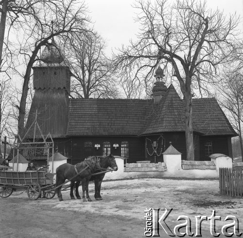 26.01.1974, Rabka, Polska
 Drewniany kościółek.
 Fot. Jarosław Tarań, zbiory Ośrodka KARTA [74-84]
   
