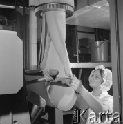 10.04.1974, Kielce, Polska
 Zakład Tortellini Kielce.
 Fot. Jarosław Tarań, zbiory Ośrodka KARTA [74-75]
   
