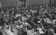 21-22.05.1974, Warszawa, Polska.
Sala sejmowa, delegatki na Światowy Zjazd Kobiet.
Fot. Jarosław Tarań, zbiory Ośrodka KARTA [74-69]
 
