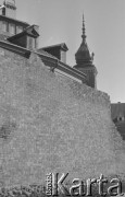 16.09.1974, Warszawa, Polska.
Fragment Starego Miasta, wieża Zamku Królewskiego.
Fot. Jarosław Tarań, zbiory Ośrodka KARTA [74-136]
 
