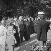 4.10.1974, Warszawa, Polska.
 Uniwersytet Warszawski, immatrykulacja roku akademickiego z udziełem premiera Piotra Jaroszewicza (stoi w środku).
 Fot. Jarosław Tarań, zbiory Ośrodka KARTA [74-139]
   
