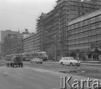 6.05.1974, Warszawa, Polska.
Aleje Jerozolimskie, rusztowania na kamienicach.
Fot. Jarosław Tarań, zbiory Ośrodka KARTA [74-150]
 
