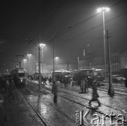 27.11.1974, Warszawa, Polska.
Plac Dzierżyńskiego wieczorem.
Fot. Jarosław Tarań, zbiory Ośrodka KARTA [74-179]
 
