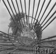 Czerwiec 1974, Warszawa, Polska.
 Budowa estakady przy Dworcu Centralnym.
 Fot. Jarosław Tarań, zbiory Ośrodka KARTA [74-145]
   

