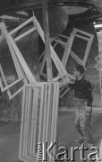 24.06.1974, Wołomin, Polska
 Fabryka Stolarki Budowlanej, malarnia.
 Fot. Jarosław Tarań, zbiory Ośrodka KARTA [74-184]
   
