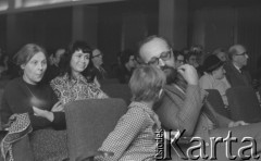 19.12.1974, Warszawa, Polska.
Kompozytor Krzysztof Penderecki podczas wieczoru autorskiego w siedzibie ZAiKS-u.
Fot. Jarosław Tarań, zbiory Ośrodka KARTA [74-262]
 
