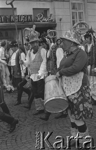 24.06.1974, Płock, Polska
Festiwal Zespołów Regionalnych.
Fot. Jarosław Tarań, zbiory Ośrodka KARTA [74-168]
 
