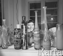 19.02.1974, Warszawa, Polska.
Wystawa Szkła Artystycznego.
Fot. Jarosław Tarań, zbiory Ośrodka KARTA [74-264]
 
