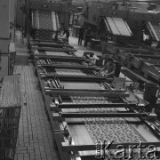 21.03.1974, Łódź, Polska
Zakłady Przemysłu Włókienniczego, drukowanie tkanin.
Fot. Jarosław Tarań, zbiory Ośrodka KARTA [74-228]
 
