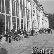 17.02.1974, Warszawa, Polska.
Palmiarnia i oranżeria w Łazienkach.
Fot. Jarosław Tarań, zbiory Ośrodka KARTA [74-206]
 
