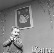 5.02.1974, Warszawa, Polska.
 Kandydaci do zespołu dziecięciego podczas występów przed komisją.
 Fot. Jarosław Tarań, zbiory Ośrodka KARTA [74-250]
   
