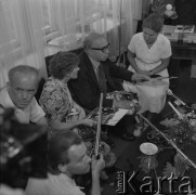 2.09.1974, Warszawa, Polska.
Julien Bryan na spotkaniu z uczestnikami oblężenia Warszawy we Wrześniu 1939.
Fot. Jarosław Tarań, zbiory Ośrodka KARTA [74-257]
 
