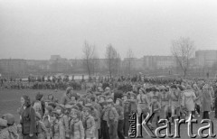 20.04.1975, Warszawa, Polska.
Park Szczęśliwice, harcerski alert.
Fot. Jarosław Tarań, zbiory Ośrodka KARTA [75-78]
 
