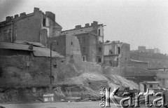 13.02.1975, Warszawa, Polska.
Ulica Złota przy Platynowej, wyburzanie starych kamienic.
Fot. Jarosław Tarań, zbiory Ośrodka KARTA [75-51]
 
