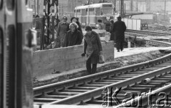 14.04.1975, Warszawa, Polska.
Przebudowa skrzyżowania Alej Jerozolimskich i ulicy Marchlewskiego.
Fot. Jarosław Tarań, zbiory Ośrodka KARTA [75-41]
 
