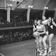 9.02.1975, Warszawa, Polska.
Koszykówka kobiet, mecz drużyn Polonia Warszawa i Olimpia Poznań.
Fot. Jarosław Tarań, zbiory Ośrodka KARTA [75-101]
 

