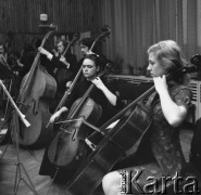 16.04.1975, Warszawa, Polska.
Orkiestra Symfoniczna P.W.S.M., koncert w Zakładach im. Róży Luksemburg.
Fot. Jarosław Tarań, zbiory Ośrodka KARTA [75-100]
 
