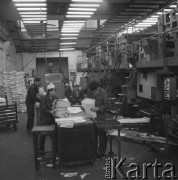 Październik 1975, Warszawa, Polska.
Pracownicy Zakładów Graficznych.
Fot. Jarosław Tarań, zbiory Ośrodka KARTA [75-11]
 
