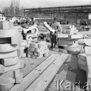 22.03.1975, Warszawa, Polska.
Wytwórnia reklam świetlnych.
Fot. Jarosław Tarań, zbiory Ośrodka KARTA [75-12]
 
