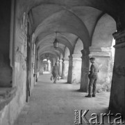 22.10.1975, Zamość, Polska
Fragment miasta, Rynek.
Fot. Jarosław Tarań, zbiory Ośrodka KARTA [75-70]
 
