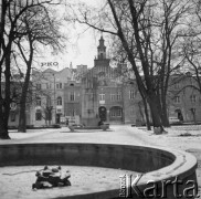22.10.1975, Zamość, Polska
Fragment miasta, pomnik, w tle siedziba PKO.
Fot. Jarosław Tarań, zbiory Ośrodka KARTA [75-68]
 
