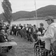 1975, Polska
Zawody wędkarskie nad jeziorem Rożnowskim.
Fot. Jarosław Tarań, zbiory Ośrodka KARTA [75-17]
 
