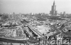 4.04.1975, Warszawa, Polska.
Dworzec Centralny w budowie, z prawej Pałac Kultury i Nauki.
Fot. Jarosław Tarań, zbiory Ośrodka KARTA [75-32]
 
