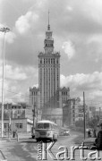8.09.1975, Warszawa, Polska.
Dworzec Centralny w budowie, Pałac Kultury i Nauki.
Fot. Jarosław Tarań, zbiory Ośrodka KARTA [75-26]
 
