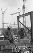 27.03.1975, Warszawa - Międzylesie, Polska.
Budowa Centrum Zdrowia Dziecka.
Fot. Jarosław Tarań, zbiory Ośrodka KARTA [75-226]
 
