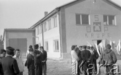 1975, Krupe, woj. Lublin, Polska
Otwarcie remizy Ochotniczej Straży Pożarnej.
Fot. Jarosław Tarań, zbiory Ośrodka KARTA [75-250]
 
