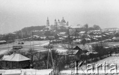 23.10.1975, Chełm, Polska
Widok miasta, w tle kościół pod wezwaniem Narodzenia Najświętszej Marii Panny.
Fot. Jarosław Tarań, zbiory Ośrodka KARTA [75-303]
 
