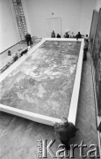 29.01.1975, Warszawa, Polska.
Muzeum Narodowe, oprawianie w nową ramę obrazu Jana Matejki 