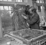 30.09.1976, Kraków, Polska
Wytwórnia witraży.
Fot. Jarosław Tarań, zbiory Ośrodka KARTA [76-158]

