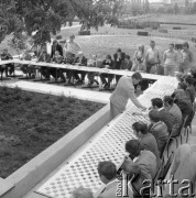 6.06.1976, Warszawa, Polska.
Symultana warcabowa.
Fot. Jarosław Tarań, zbiory Ośrodka KARTA [76-249]

