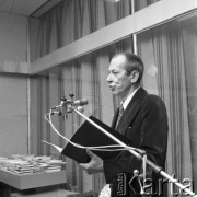 23.01.1976, Warszawa, Polska.
Aktor Leszek Herdegen w Klubie Międzynarodowej Książki i Prasy.
Fot. Jarosław Tarań, zbiory Ośrodka KARTA [76-244]

