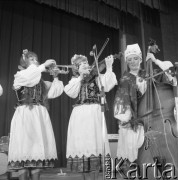 11-13.11.1976, Wrocław, Polska
Muzykujące rodziny, występy konkursowe.
Fot. Jarosław Tarań, zbiory Ośrodka KARTA [76-127]


