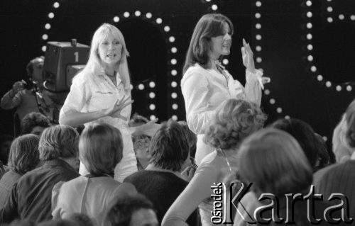 7.10.1976, Warszawa, Polska.
Zespół ABBA podczas koncertu w studio telewizyjnym, Agnetha Faltskog i Frida Lyngstad.
Fot. Jarosław Tarań, zbiory Ośrodka KARTA [76-202]

