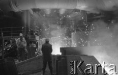 Grudzień 1976, Katowice, Polska
Huta Katowice, spust surówki z wielkiego pieca.
Fot. Jarosław Tarań, zbiory Ośrodka KARTA [76-208]

