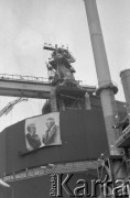 Grudzień 1976, Katowice, Polska
Huta Katowice, portret Edwarda Gierka i Leonida Breżniewa na ścianie zakładu.
Fot. Jarosław Tarań, zbiory Ośrodka KARTA [76-208]

