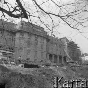 1976, Warszawa, Polska.
Odbudowa Zamku Królewskiego, widok od strony skarpy wiślanej.
Fot. Jarosław Tarań, zbiory Ośrodka KARTA [76-175]


