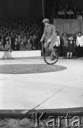 10.04.1976, Warszawa, Polska.
Cyrk 