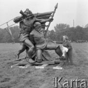 29.09.1976, Kraków, Polska
Elementy odbudowanego Pomnika Grunwaldzkiego, przygotowania do transportu.
Fot. Jarosław Tarań, zbiory Ośrodka KARTA [76-3]

