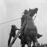 29.09.1976, Kraków, Polska
Elementy odbudowanego Pomnika Grunwaldzkiego, przygotowania do transportu.
Fot. Jarosław Tarań, zbiory Ośrodka KARTA [76-3]

