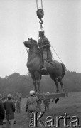 1.10.1976, Kraków, Polska
Transport elementów odbudowanego Pomnika Grunwaldzkiego.
Fot. Jarosław Tarań, zbiory Ośrodka KARTA [76-1]

