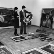 9.01.1976, Warszawa, Polska.
Muzeum Narodowe, przygotowania do wystawy francuskiego malarstwa.
Fot. Jarosław Tarań, zbiory Ośrodka KARTA [76-101]

