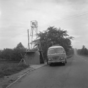 10.08.1976, Rogi, Polska.
Autobus do Krosna stojący na przystanku.
Fot. Jarosław Tarań, zbiory Ośrodka KARTA [76-119]

